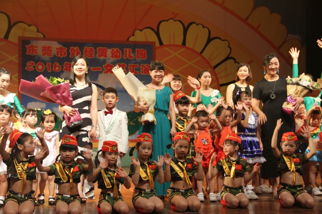 缤纷六月 七彩童年