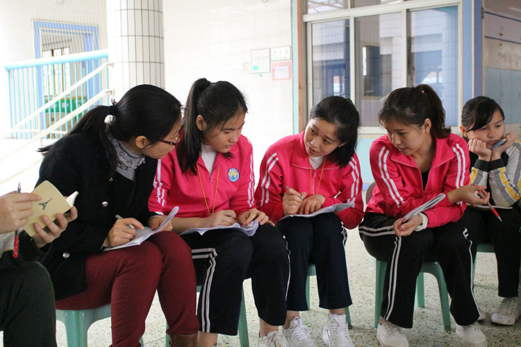 发展科学教研，共同成长教学之路
