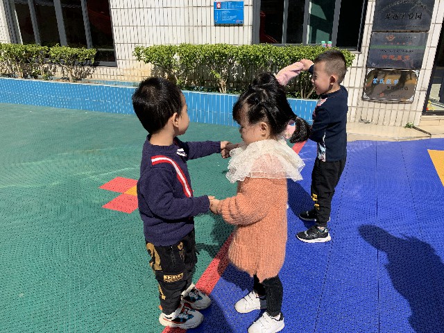 小班11月小课题：民间游戏在幼儿园活动中开展的研究
