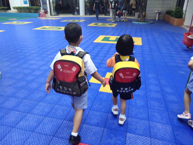 外幼新生入园家长陪读记