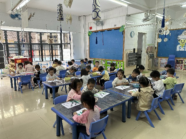 美术活动《小蝌蚪找妈妈》